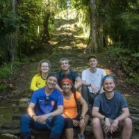 Subiendo la escalera reina para llegar a la ciudad perdida